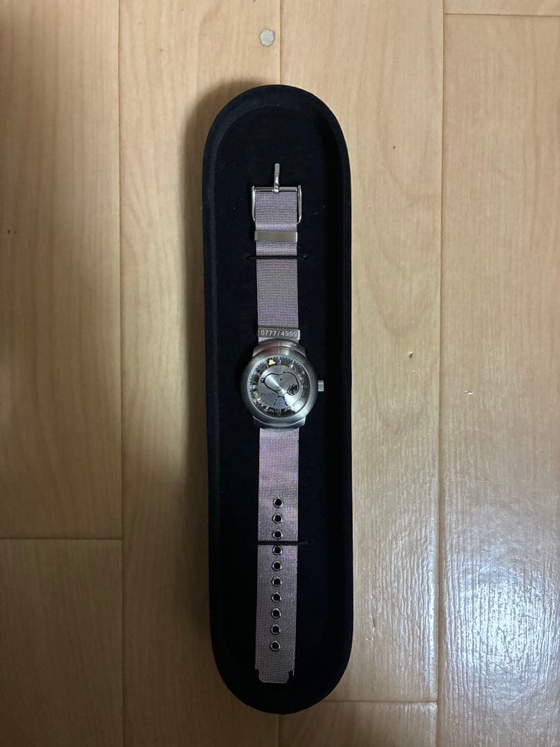 スヌーピー　シリアルナンバー入り腕時計　限定品