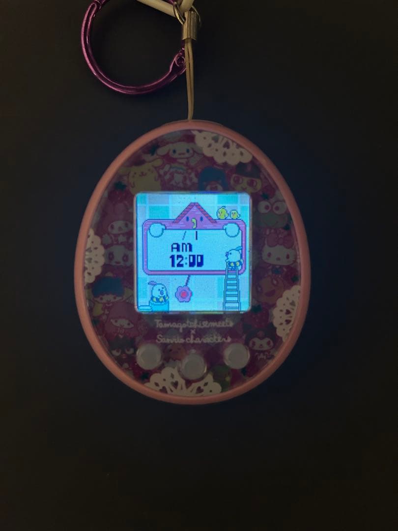 たまごっち♡みーつ　サンリオキャラクターズ　ピンク　ストラップ付き