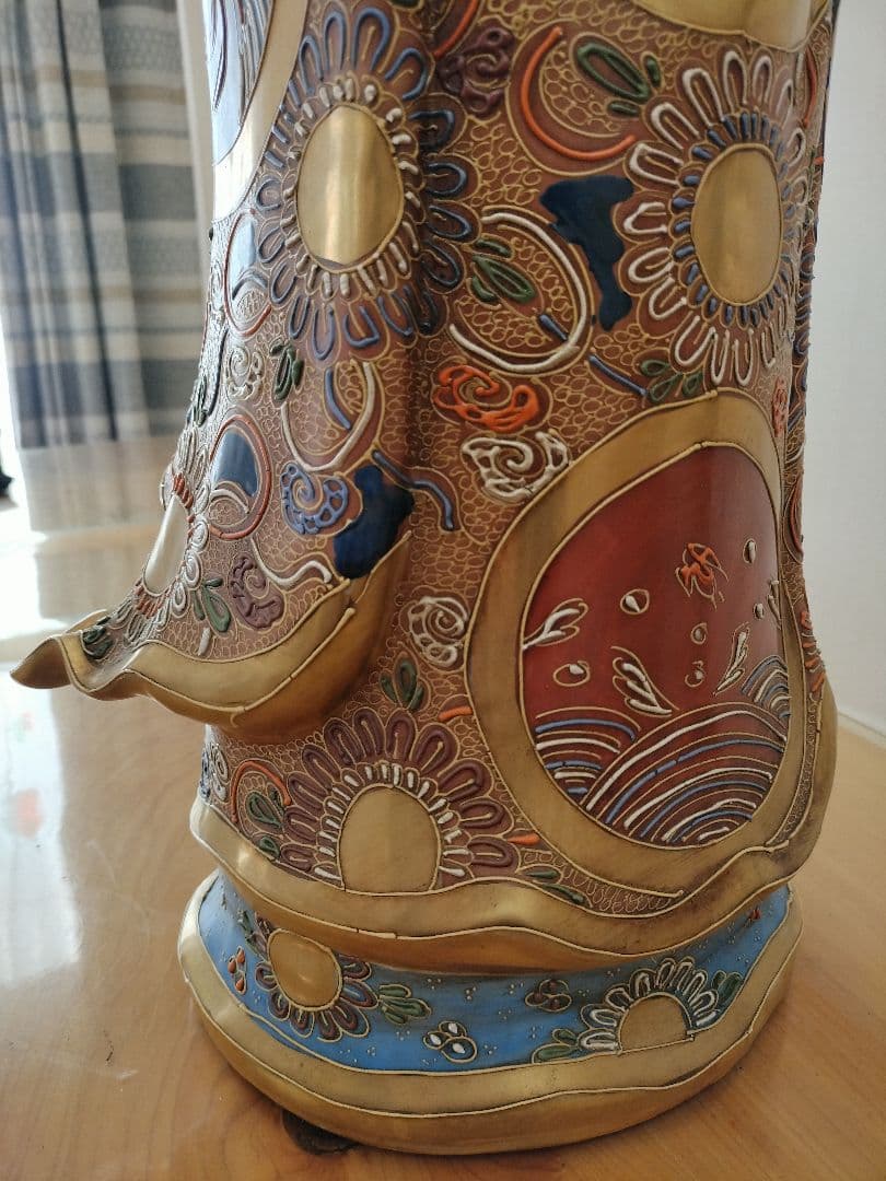 【美品】九谷焼　八幡窯　大　色絵金彩観音菩薩像　置物　高さ76㎝