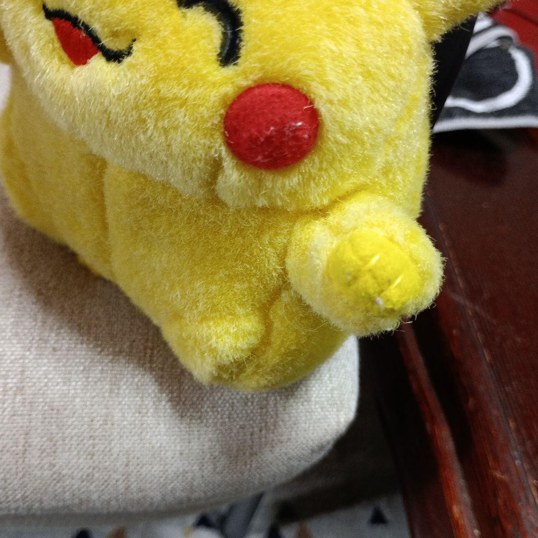 ピカチュウぬいぐるみ　にっこり　バンザイ