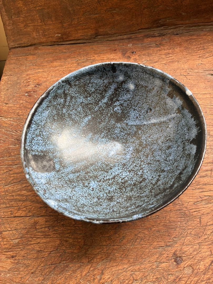 小野哲平作 19.5cm 青色と黒の陶器ボウル
