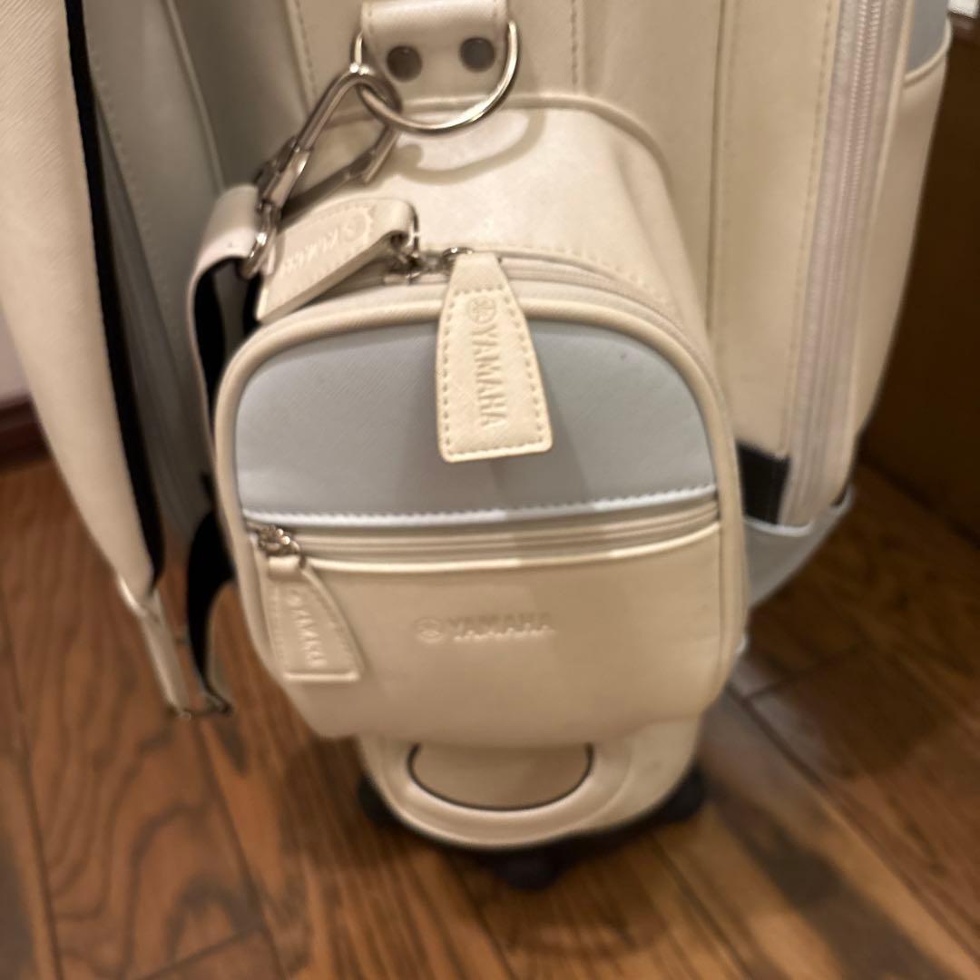 ホワイト キャディバッグ 複数ポケット付き　キャスター付き　8個のポケット付き