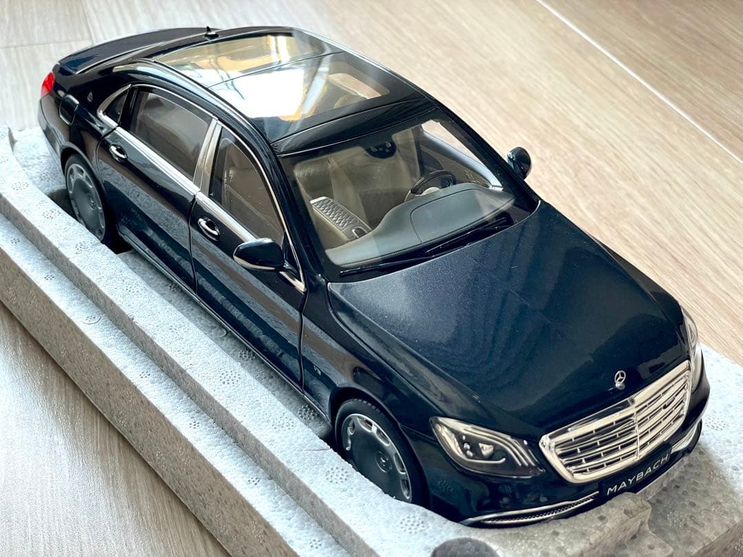 メルセデス マイバッハ S650 1/18 黒メタリック