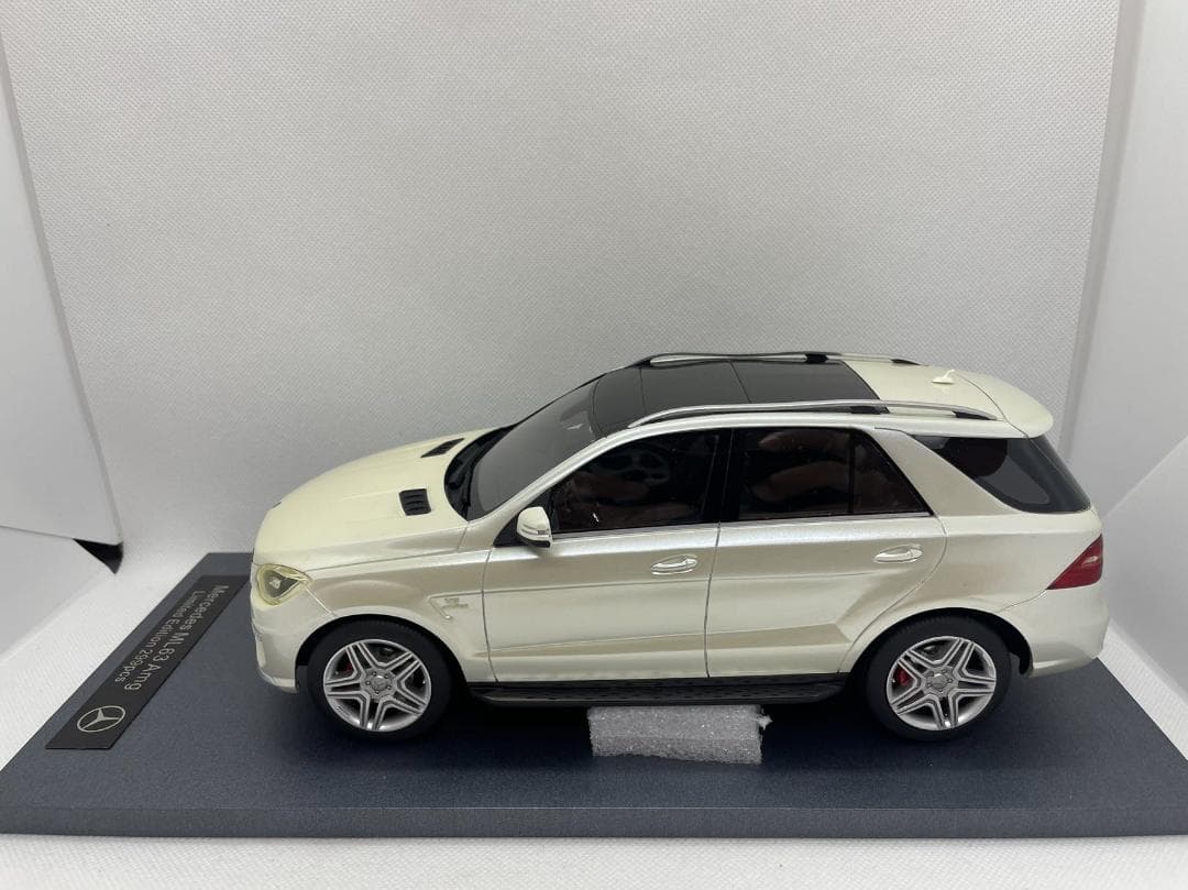 303-019 1/18 メルセデスベンツ ML63 AMG 2012