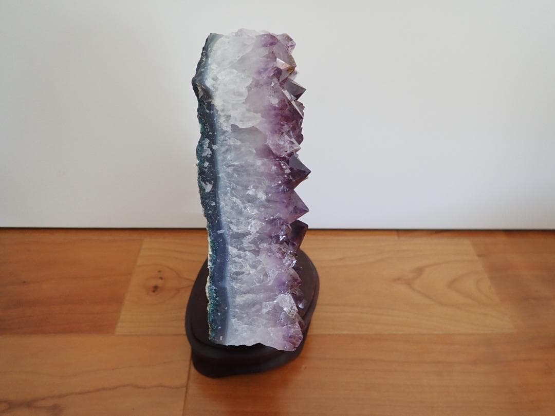 特価 愛の守護石 恋愛成就 ヒマラヤアメジスト原石1,8kg 一点物　台座付き