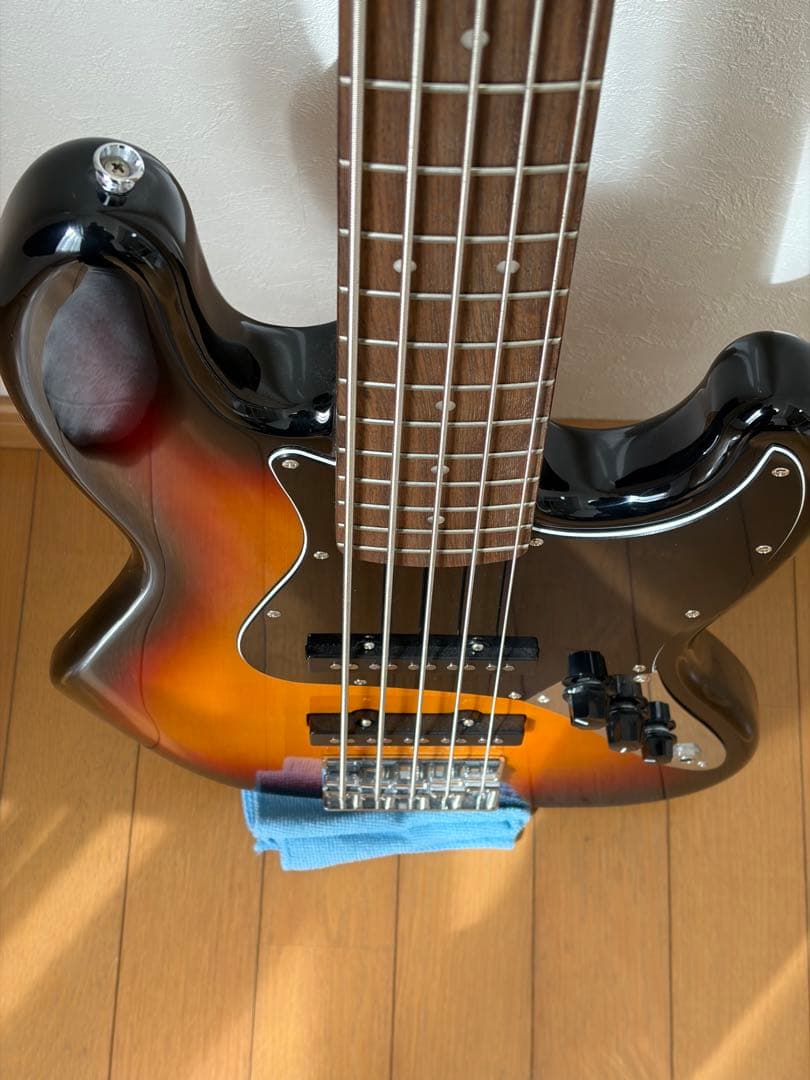 【美品】Squier Affinity Jazz Bass V 5弦ベース