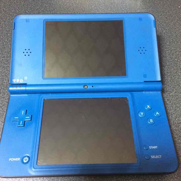 値下げあり 任天堂 DS i LL