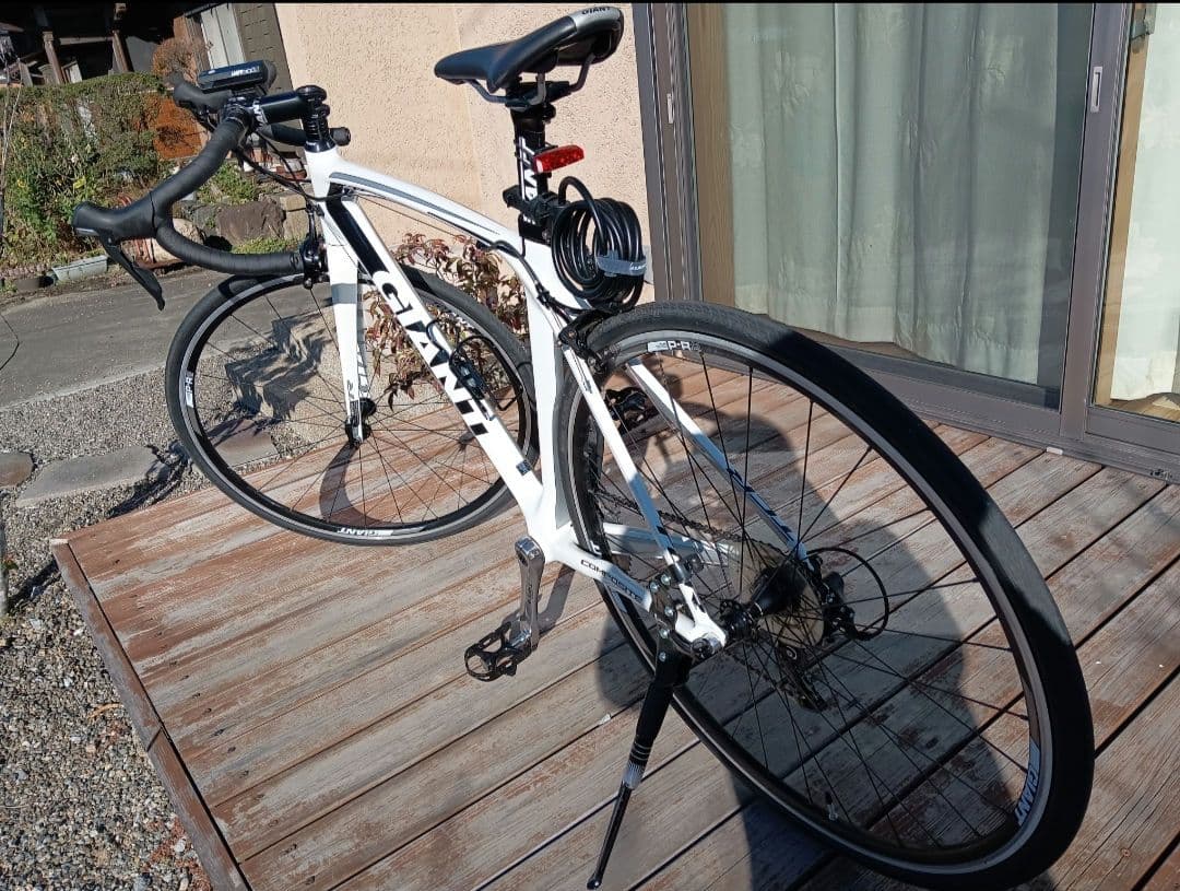 GIANT　ロードバイク　白