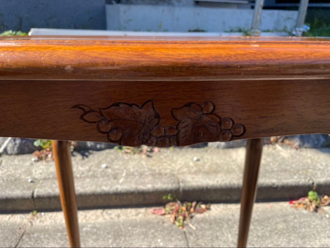 楕円形木製テーブル 彫刻入り　テーブル