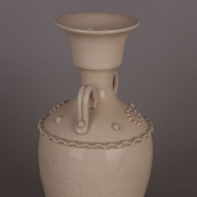 宋定窯刻花卉鼓釘両耳瓶 景徳鎮 陶磁器 装飾品 現代工芸品 美術品 置物