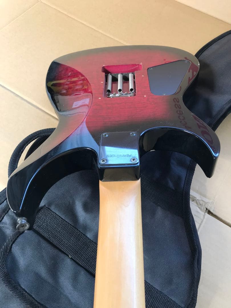 FERNANDESエレキギター (C082)