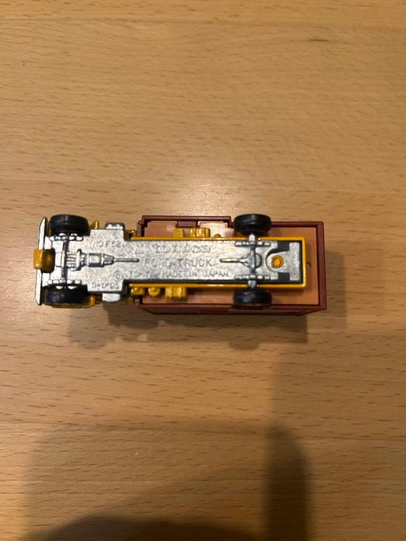 【トミカ 】青箱F27フォードキャトルトラック