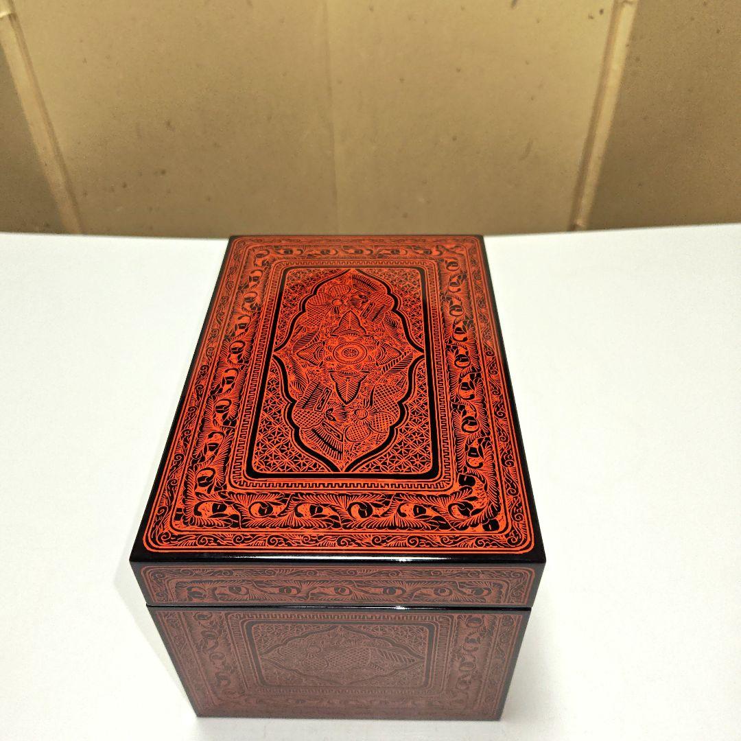 茶道具　筋膜唐草文茶箱