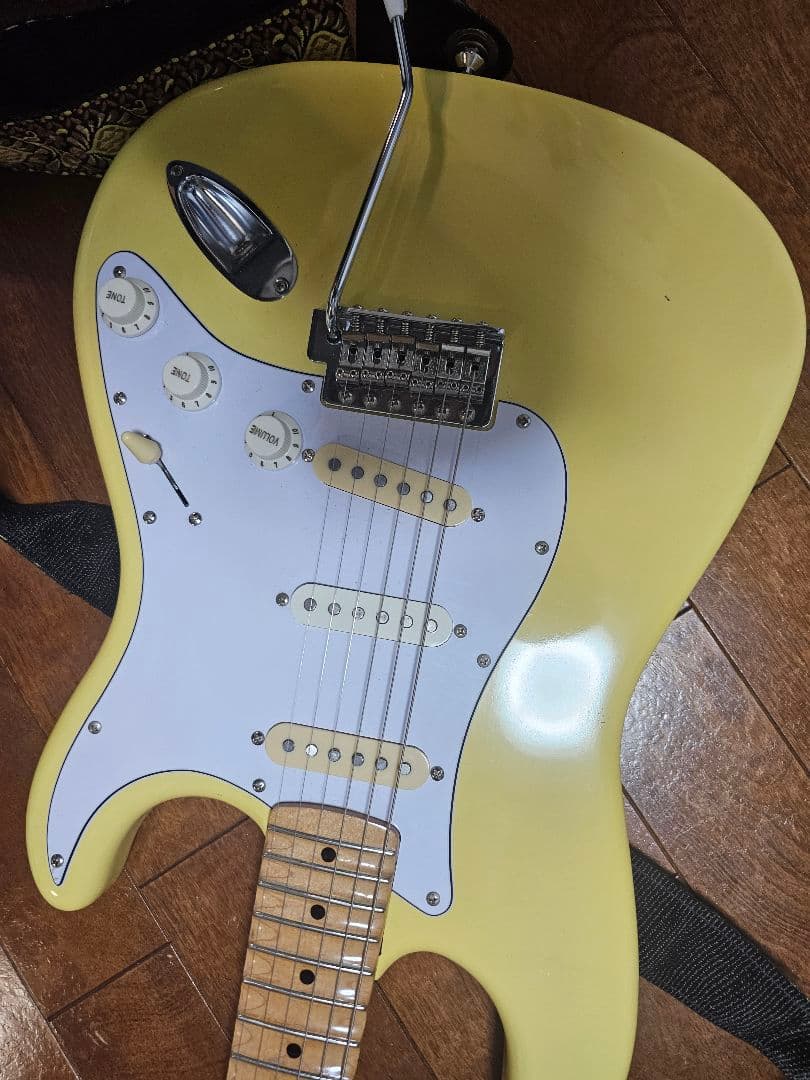 ストラト スキャロップギター