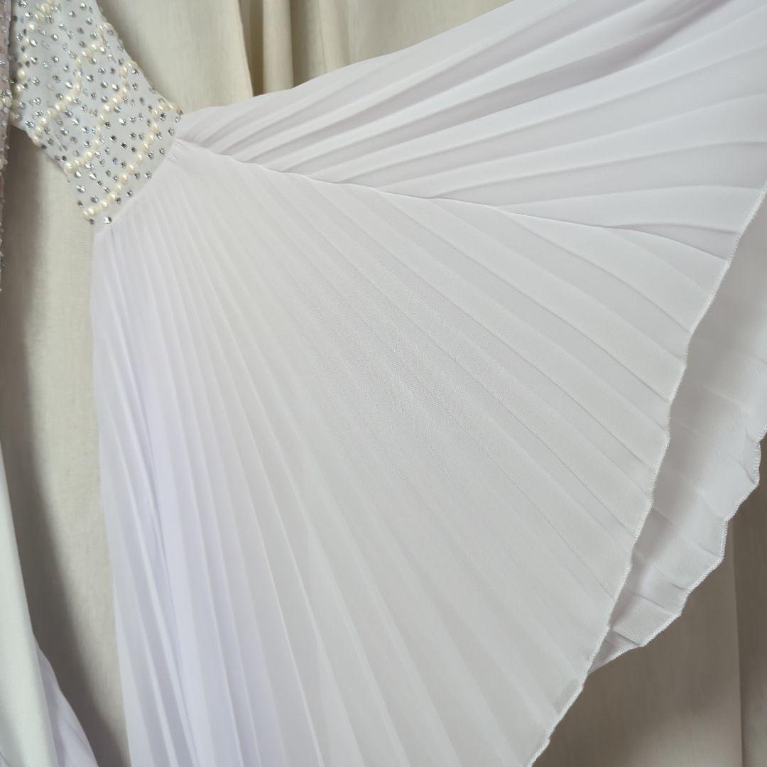 ホワイトオフショルダードレス