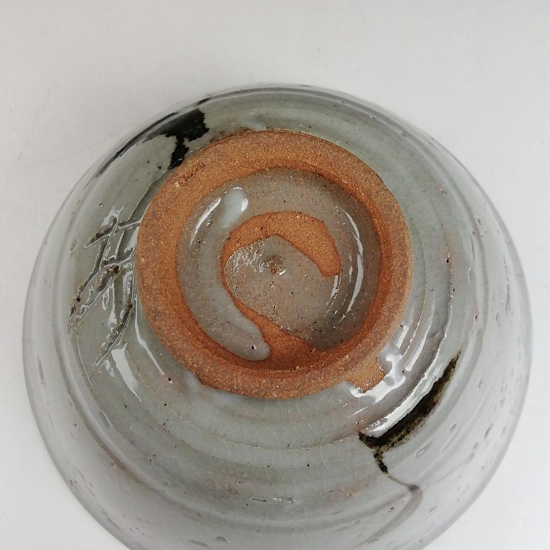 Ｔ８７１　茶碗　『銹絵　草花文』『通次阿山 造』　共箱　抹茶碗　茶道具