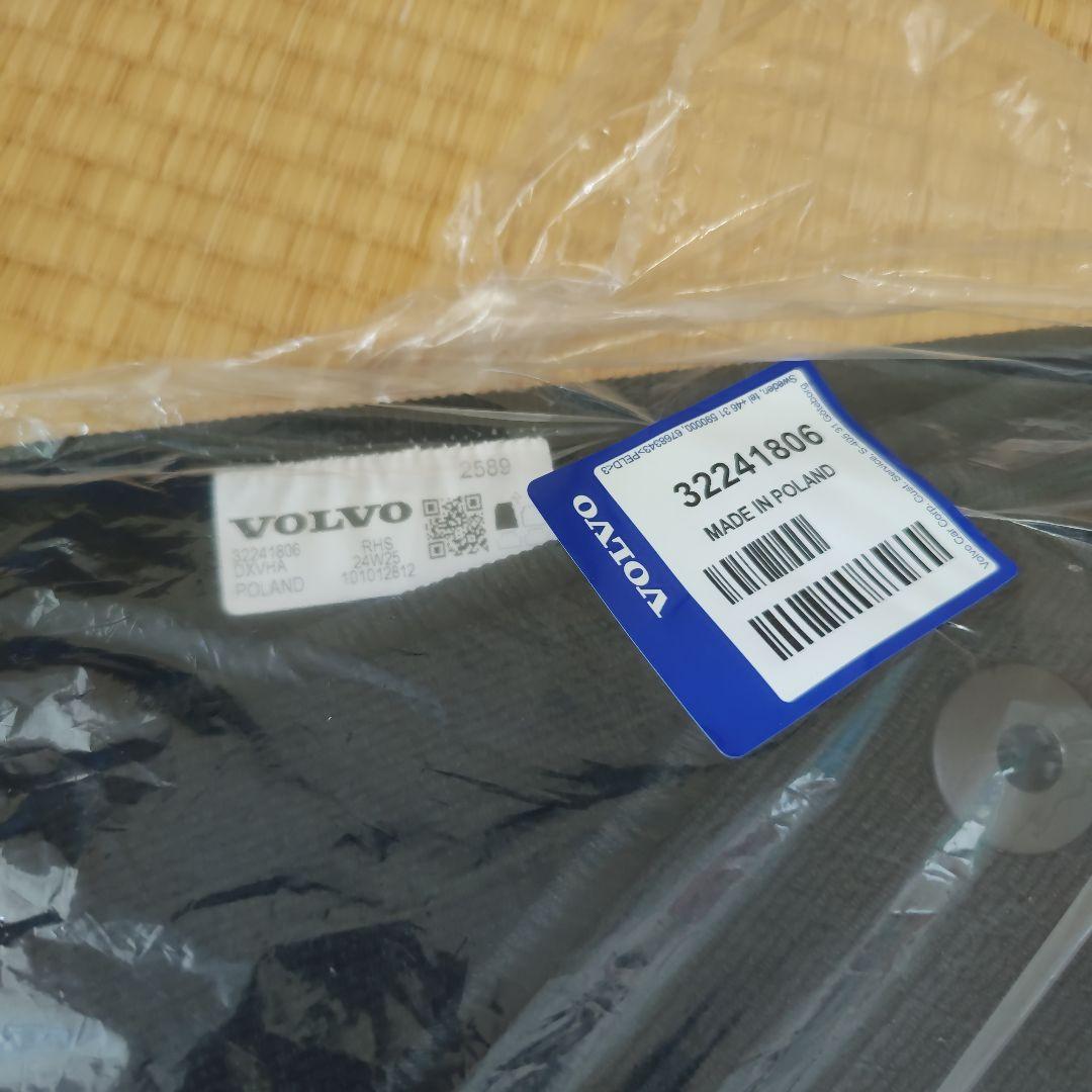 ボルボ　現行V60クロスカントリー　純正フロアマット