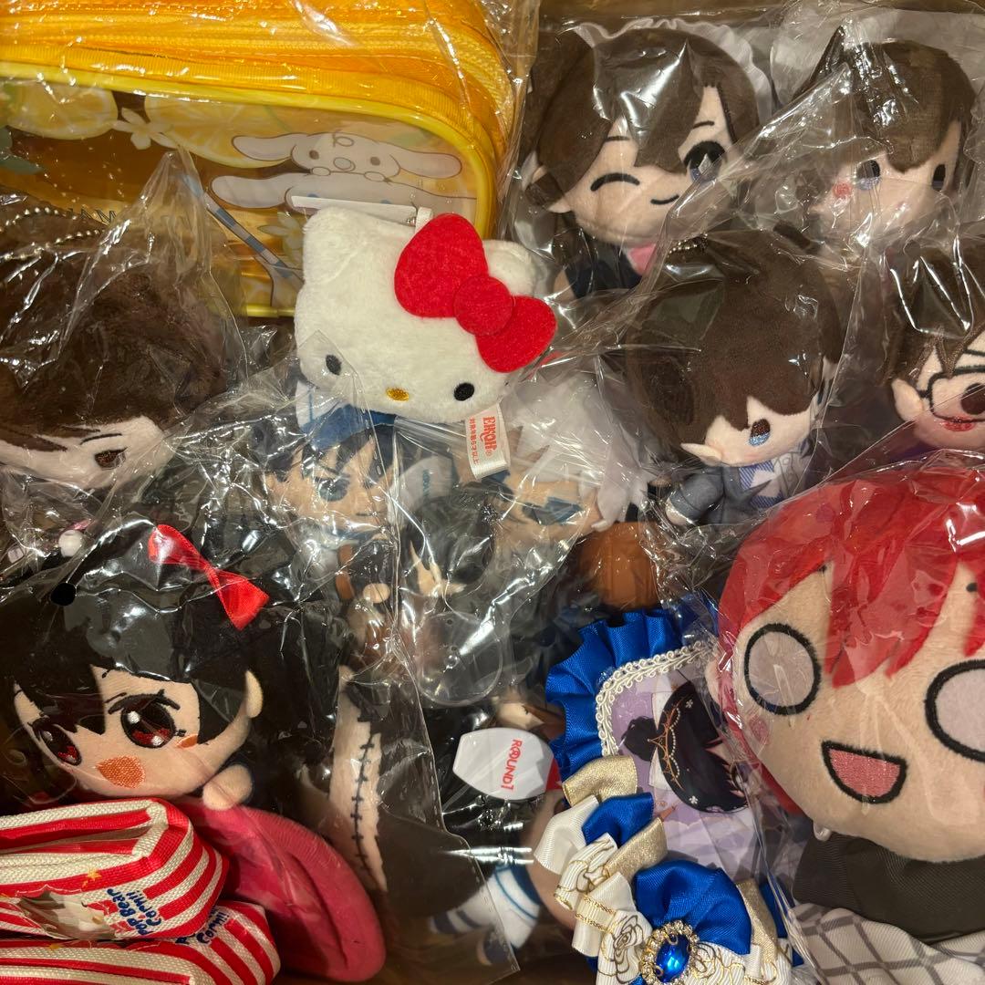 ☆美品☆アニメグッズまとめ売り 大量 缶バッジ アクリル 紙類 400点以上