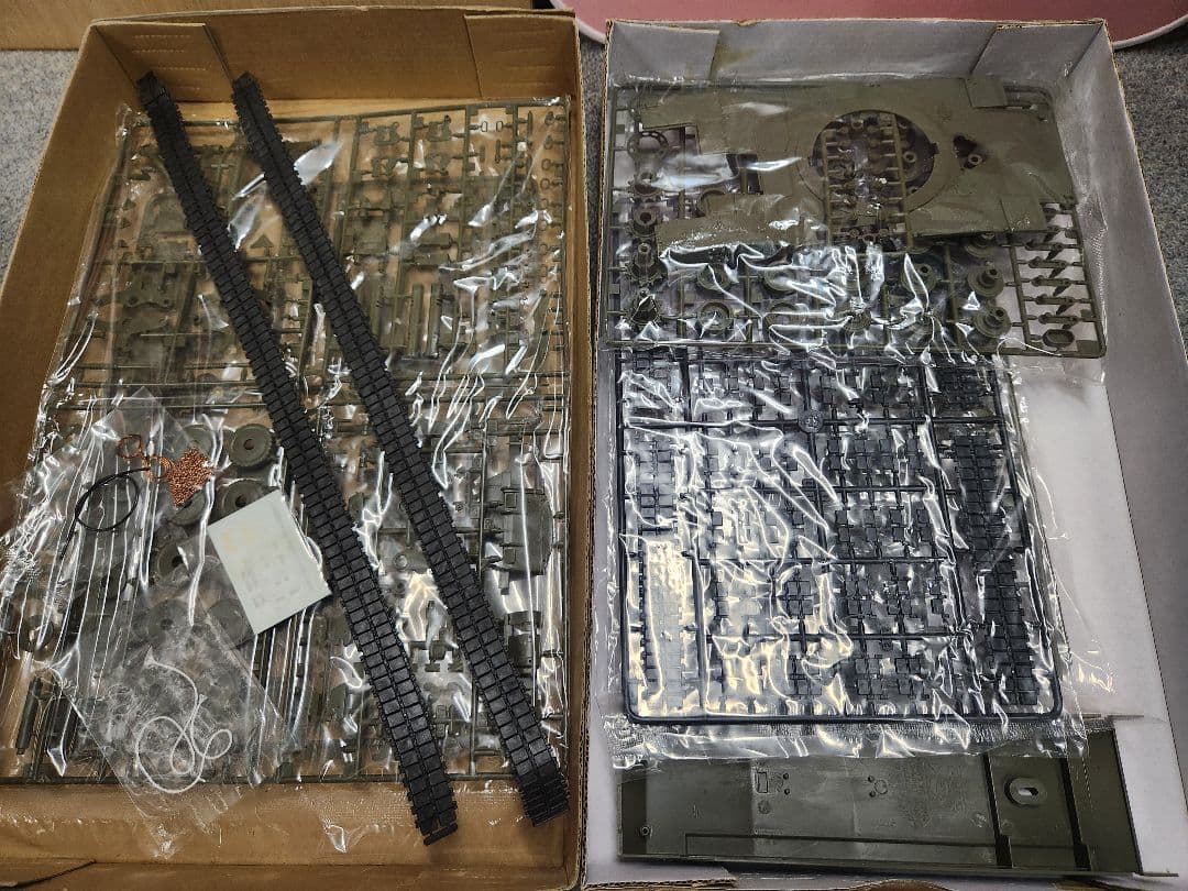 たにこ  1/35スケール 各国戦後車両、ドイツ軍戦車プラモデル 2セット