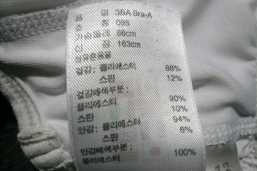 珍しいカラーデザインのアディダス ブラ＆グレー プーマブラ エクササイズ ヨガ