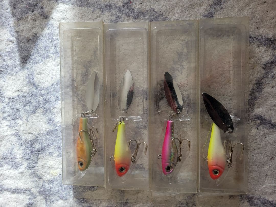 ビックベイト　ミノー　バイブレーション　スピンテール　大量処分