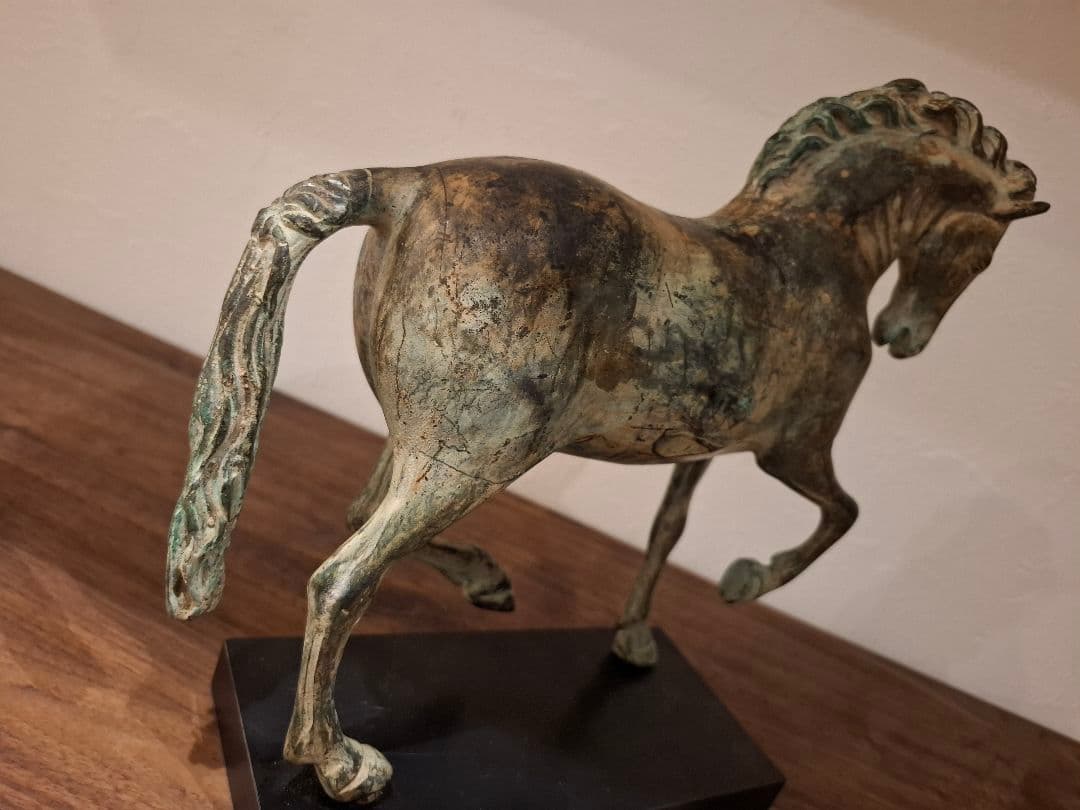 旧豪家蔵出し ブロンズ馬の彫刻 台座有り