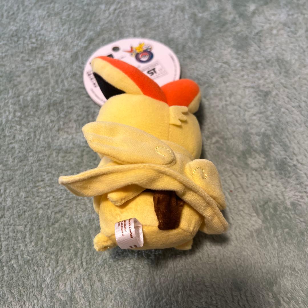 マスコット ビクティニのポンチョを着たピカチュウ