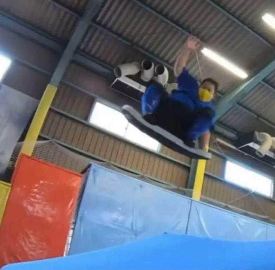 トランポリン用スノーボード