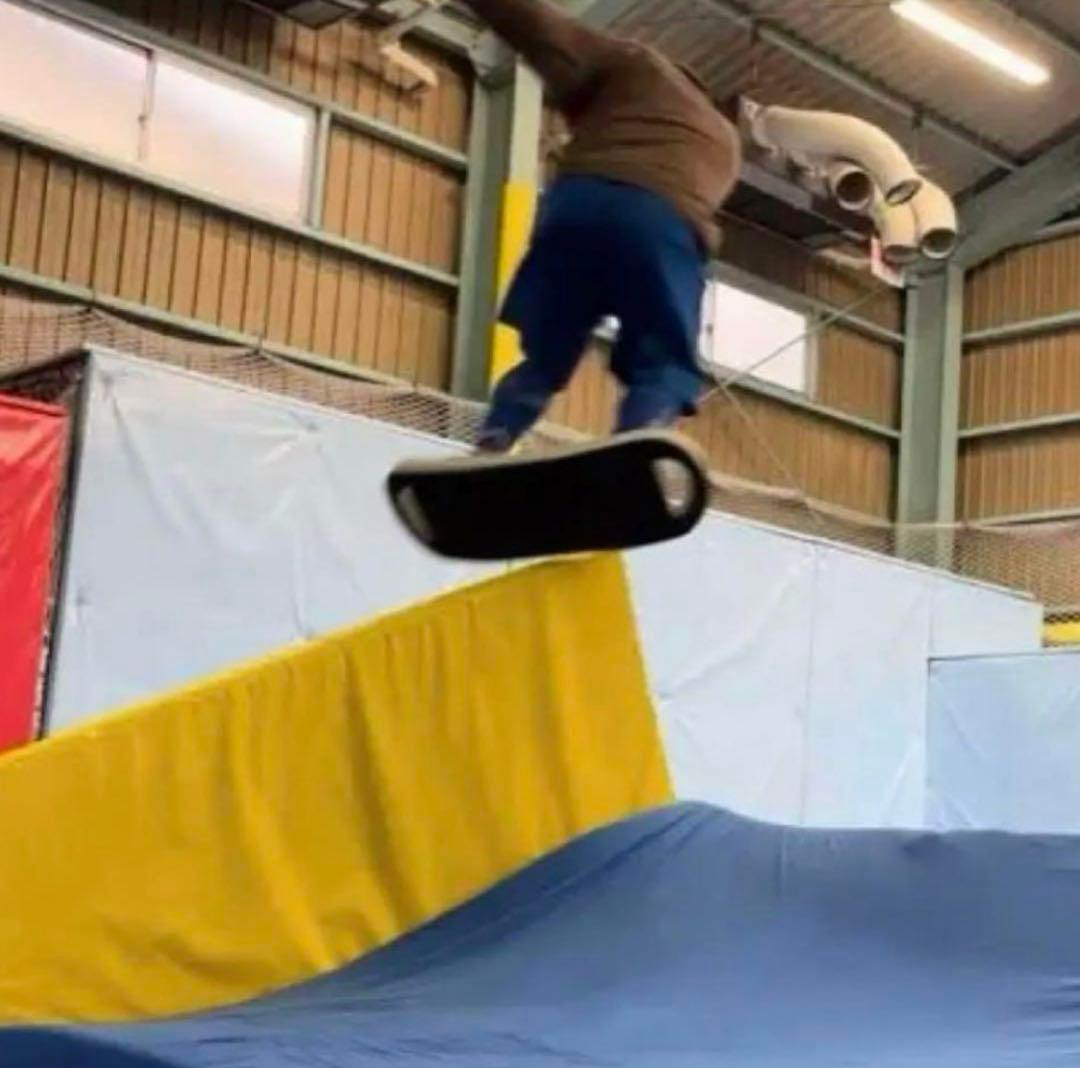 トランポリン用スノーボード