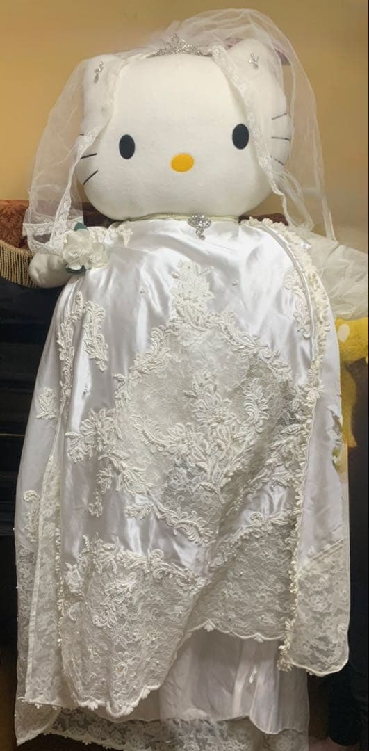 特大ハローキティ　ウェディングぬいぐるみ