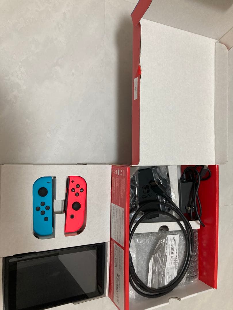 NintendoSwitchネオンブルー/ネオンレッド本体　ポケモンソフト付