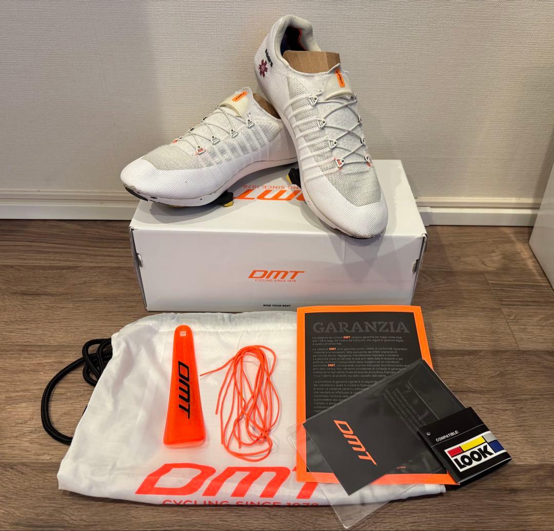 DMT (ディーエムティー） POGIS ホワイト 42サイズ(26.8)