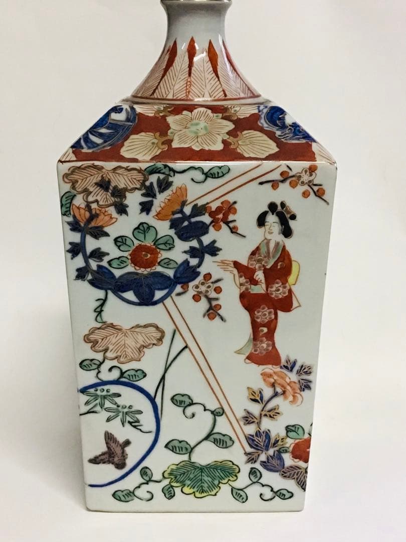 和風女性と花模様の陶器瓶