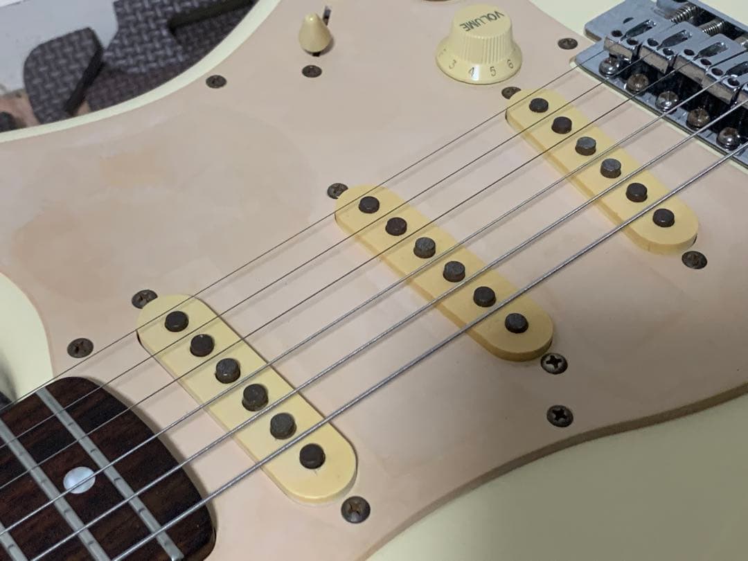 Squier by Fender スクワイヤー Bullet Stratストラト