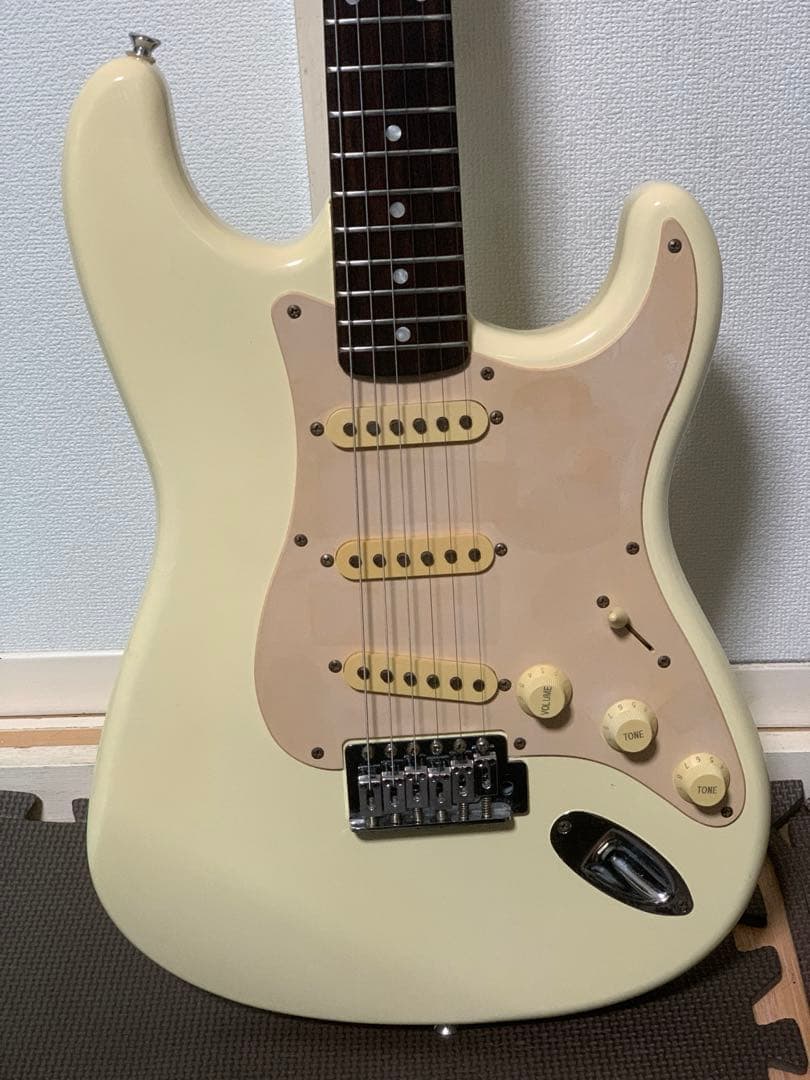 Squier by Fender スクワイヤー Bullet Stratストラト