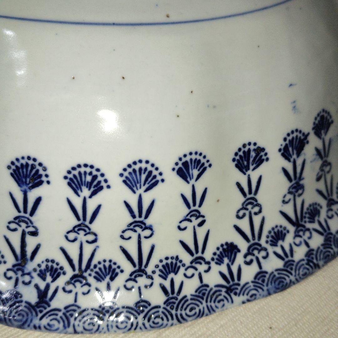 古い染付印判もの　大きめのどっしりした深鉢です　果物を盛っても　お花を浮かべても