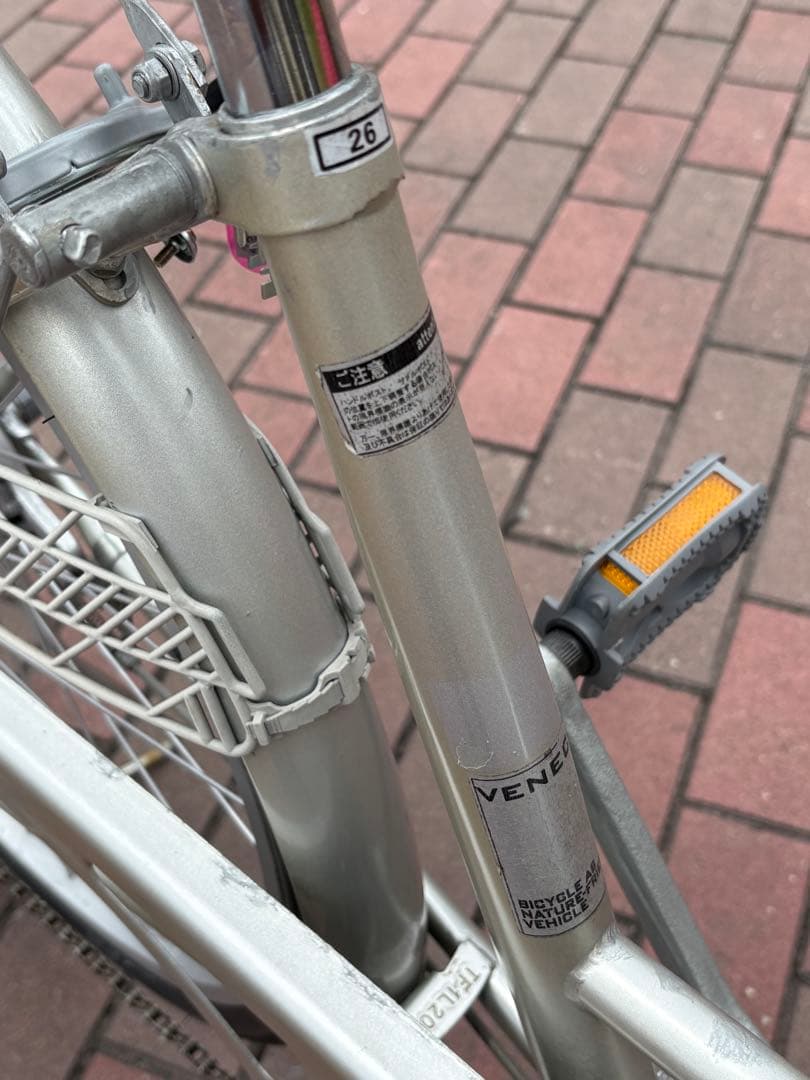 Rik☆さん専用 前籠付きAR変速付きシルバー 軽快車(26㌅)配達共に可能