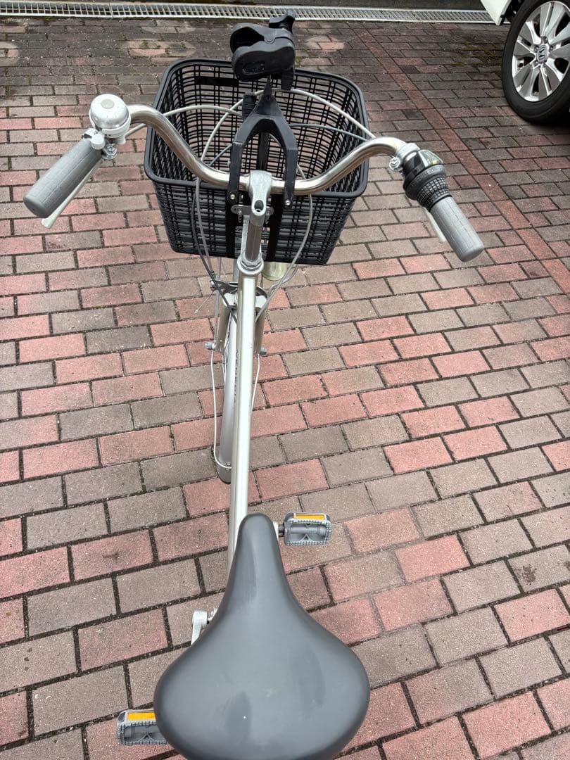 Rik☆さん専用 前籠付きAR変速付きシルバー 軽快車(26㌅)配達共に可能