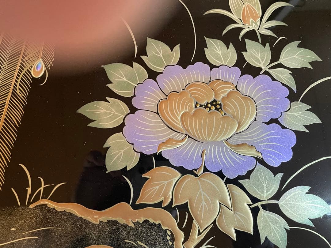 孔雀と花の装飾品