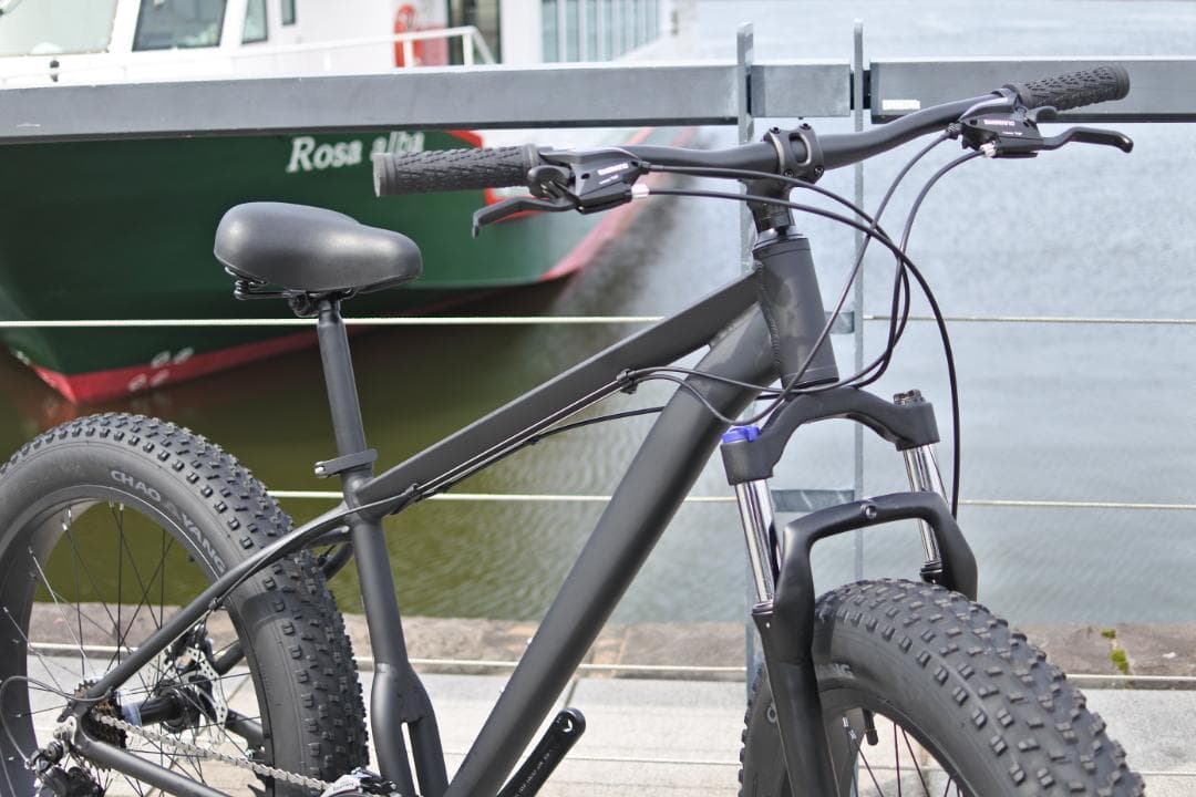 送料無料！未使用26×4.0ファットバイク　21スピード