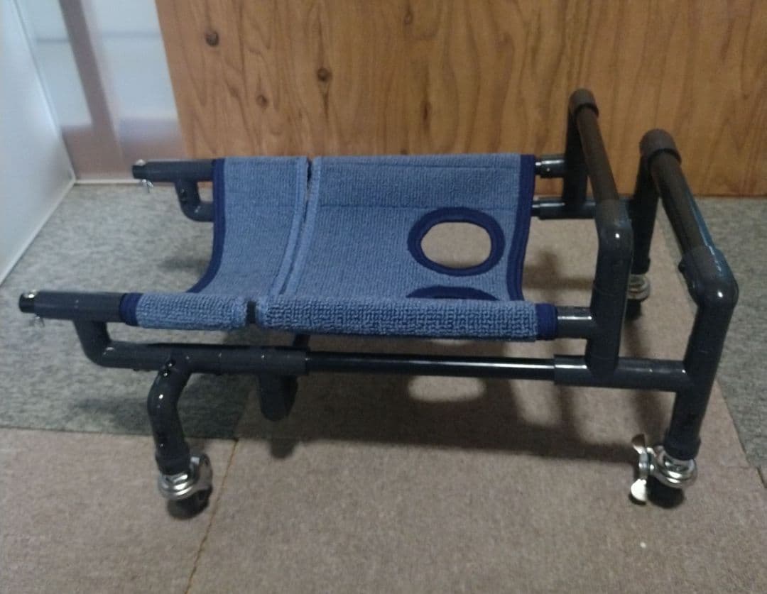 犬の４輪歩行器(中型犬シートタイプ)