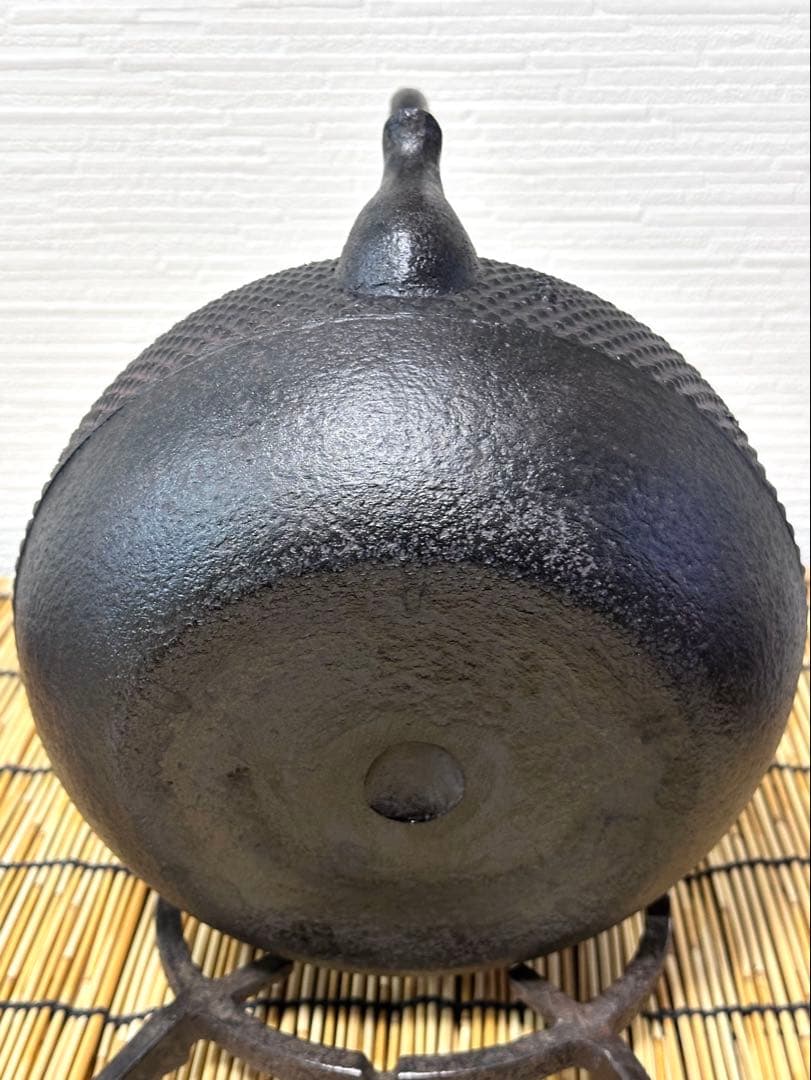 未使用、保管品　南部長文堂 二代目 長谷川文雄造　鬼アラレ　南部鉄瓶　南部鉄器