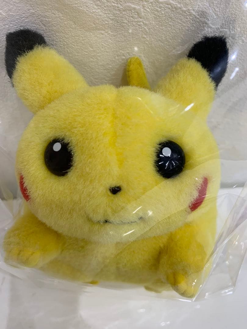 ピカチュウ　ぬいぐるみ　タカラトミー　TOMY