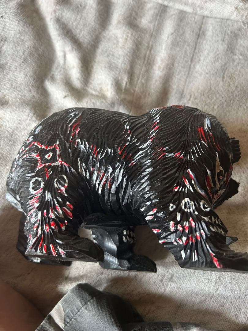 装飾的な黒いクマの置物