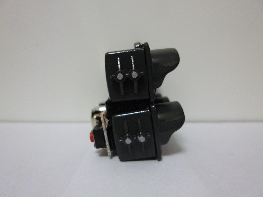 【オッチー】本物志向改造　信号機ガチャ（青色矢印３灯　ブラックグレー）