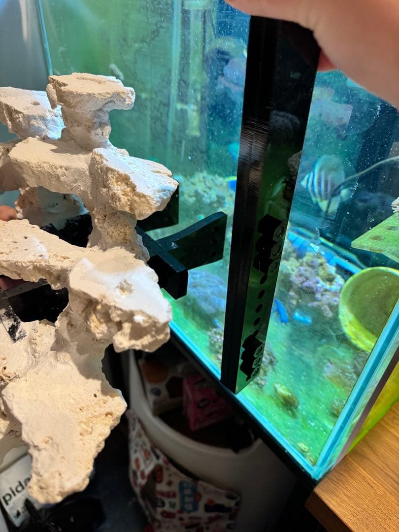 人工ライブロック白色 約5kg 吊り下げ風レイアウト