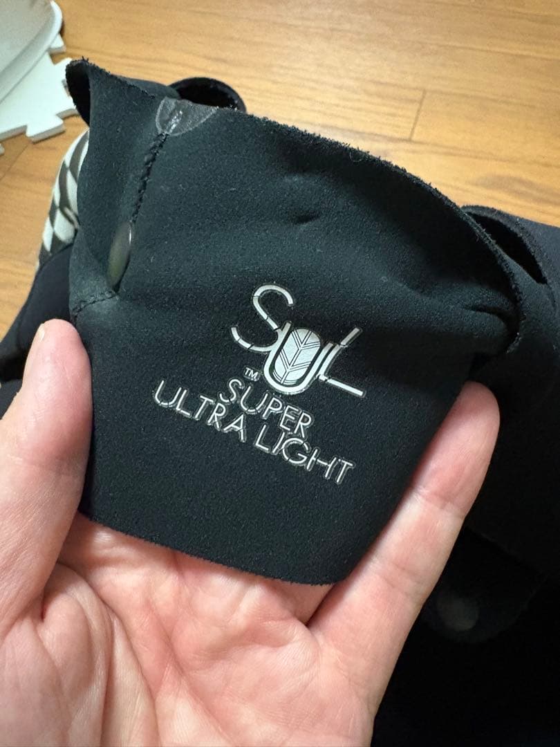 BREAKER OUT 3mmフルスーツ ブラック ピンク チェック柄