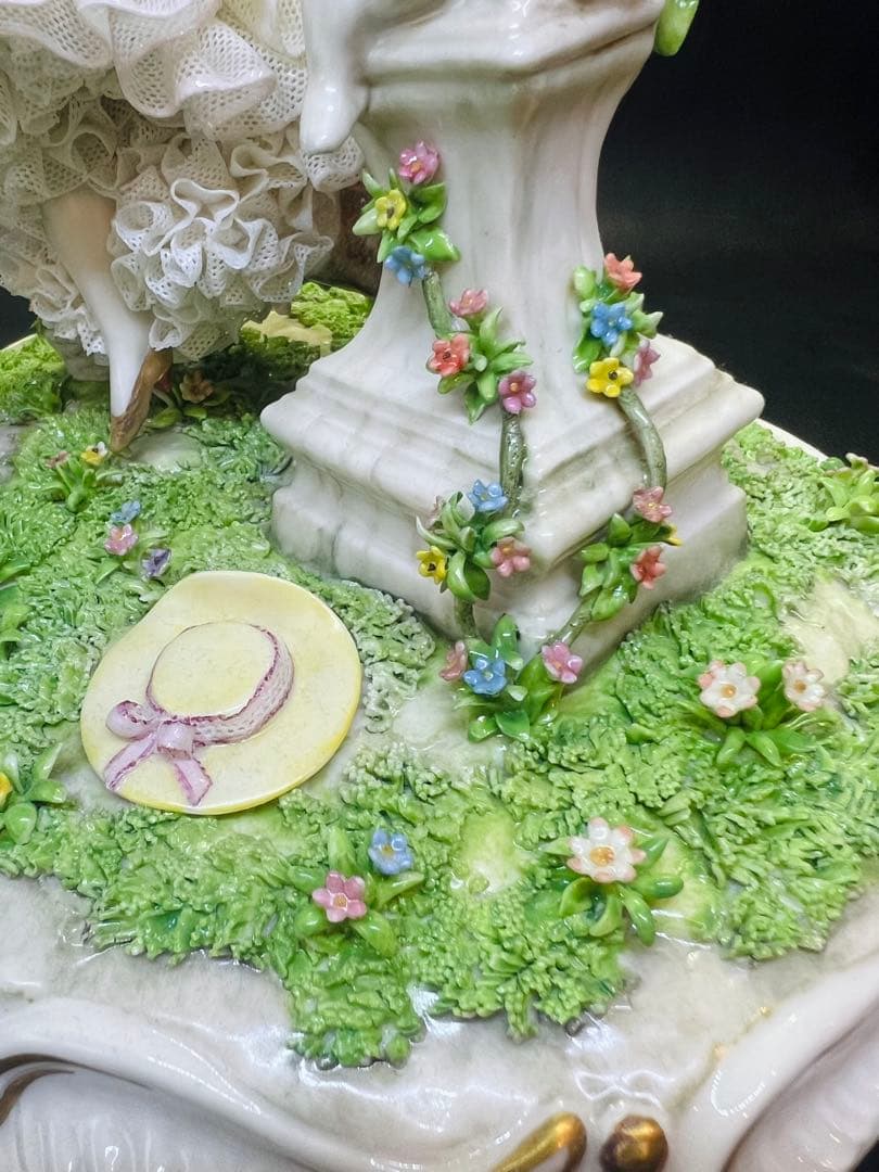 ロココ風 陶器製少女のブランコ置物