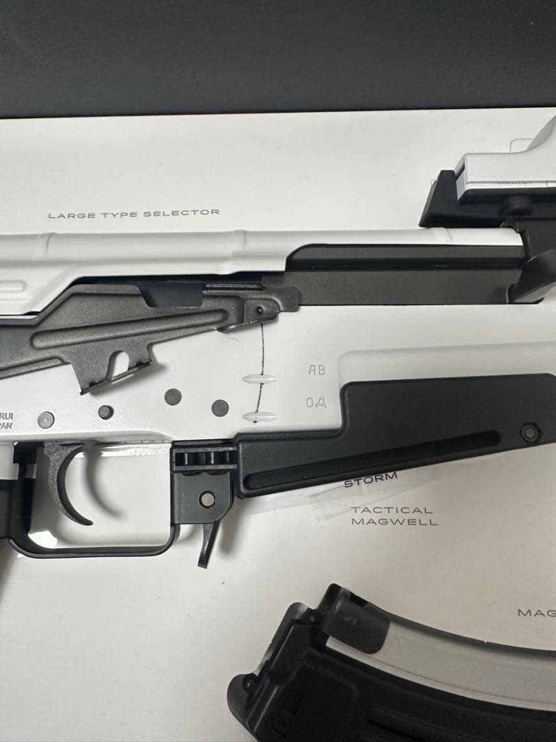 AK WHITE STORM 次世代電動ガン