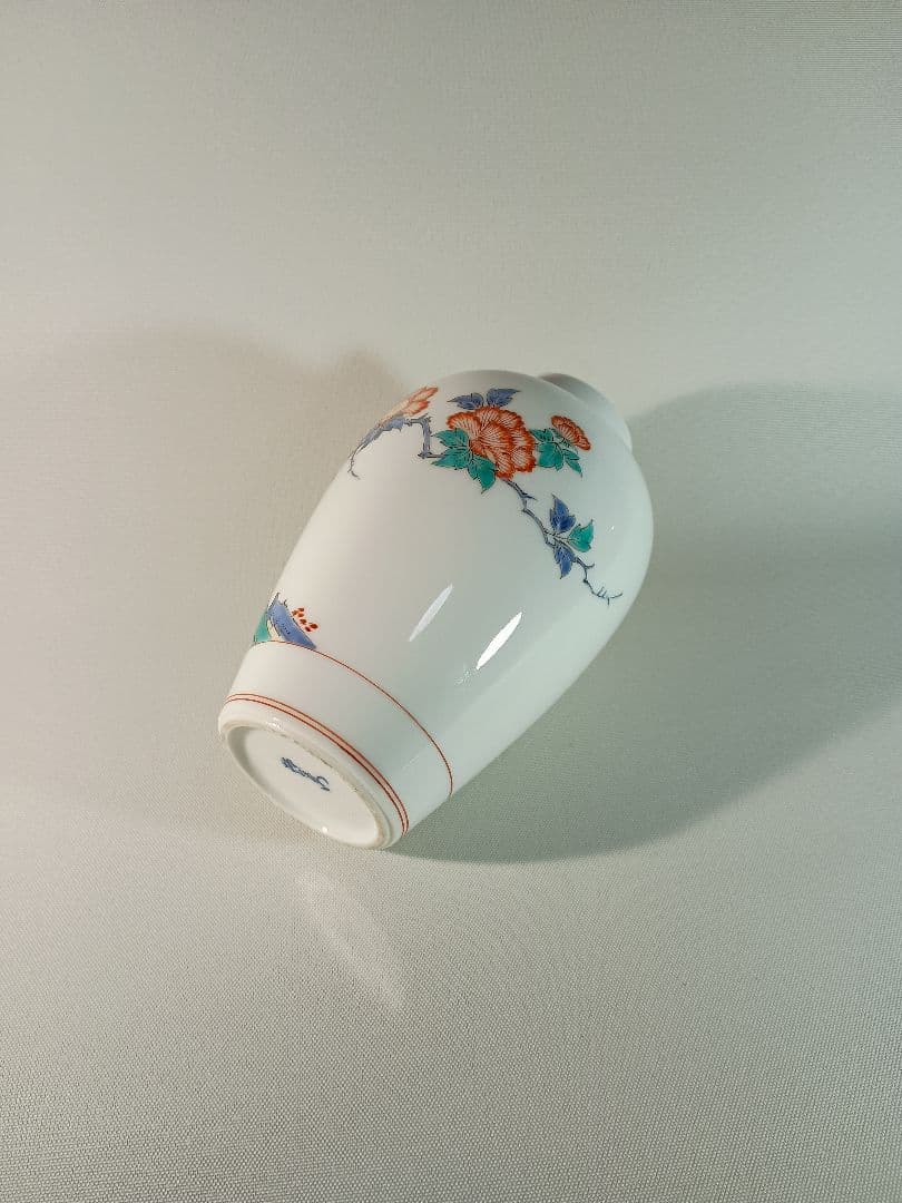 １４代酒井田柿右衛門作 七寸岩牡丹紋 花瓶